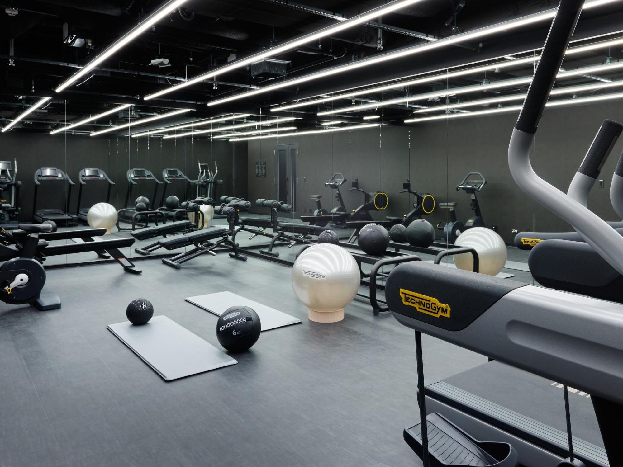Mitsui Garden Hotel Roppongi Tokyo Premier Экстерьер фото The gym at The Standard East Village