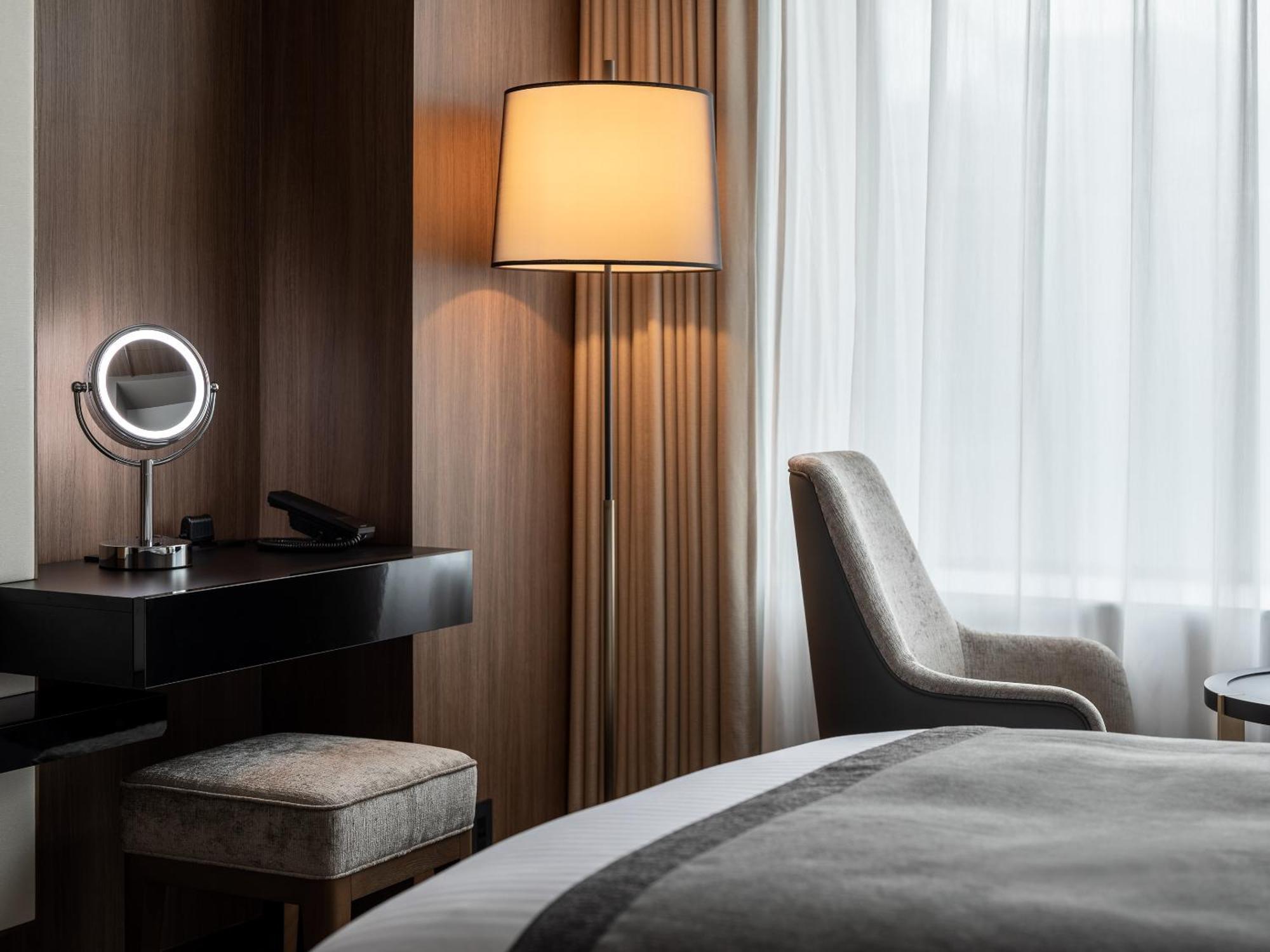 Mitsui Garden Hotel Roppongi Tokyo Premier Экстерьер фото A floor lamp